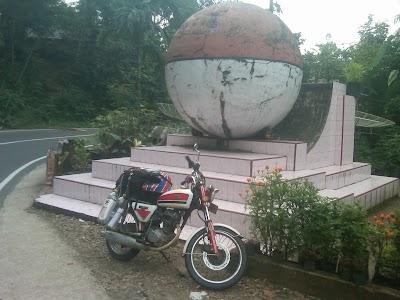 Photos of Tugu Katulistiwa