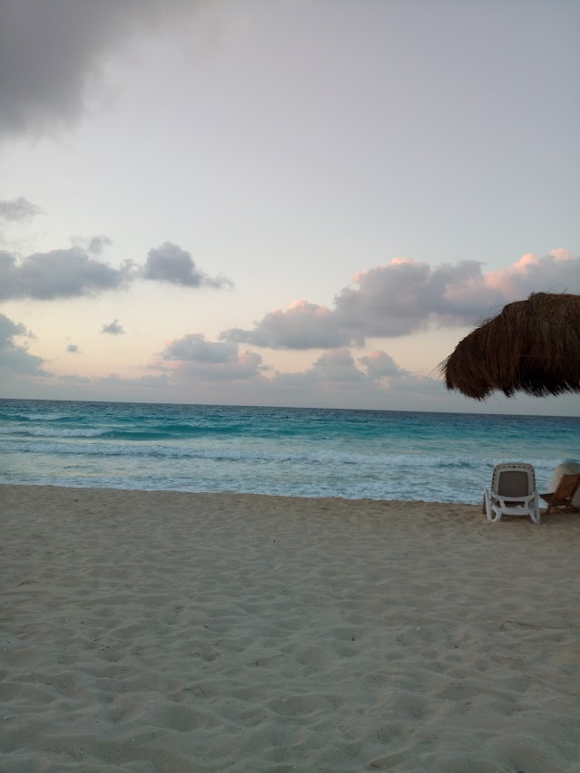 Kiki's Beach Bar at Hacienda White