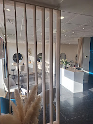 Photo n°9 de Elegance Coiffure à Dun-sur-Auron (Salon de coiffure)