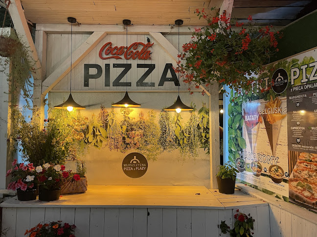 Letnia pizzeria Włoszczyzna Pizza z plaży