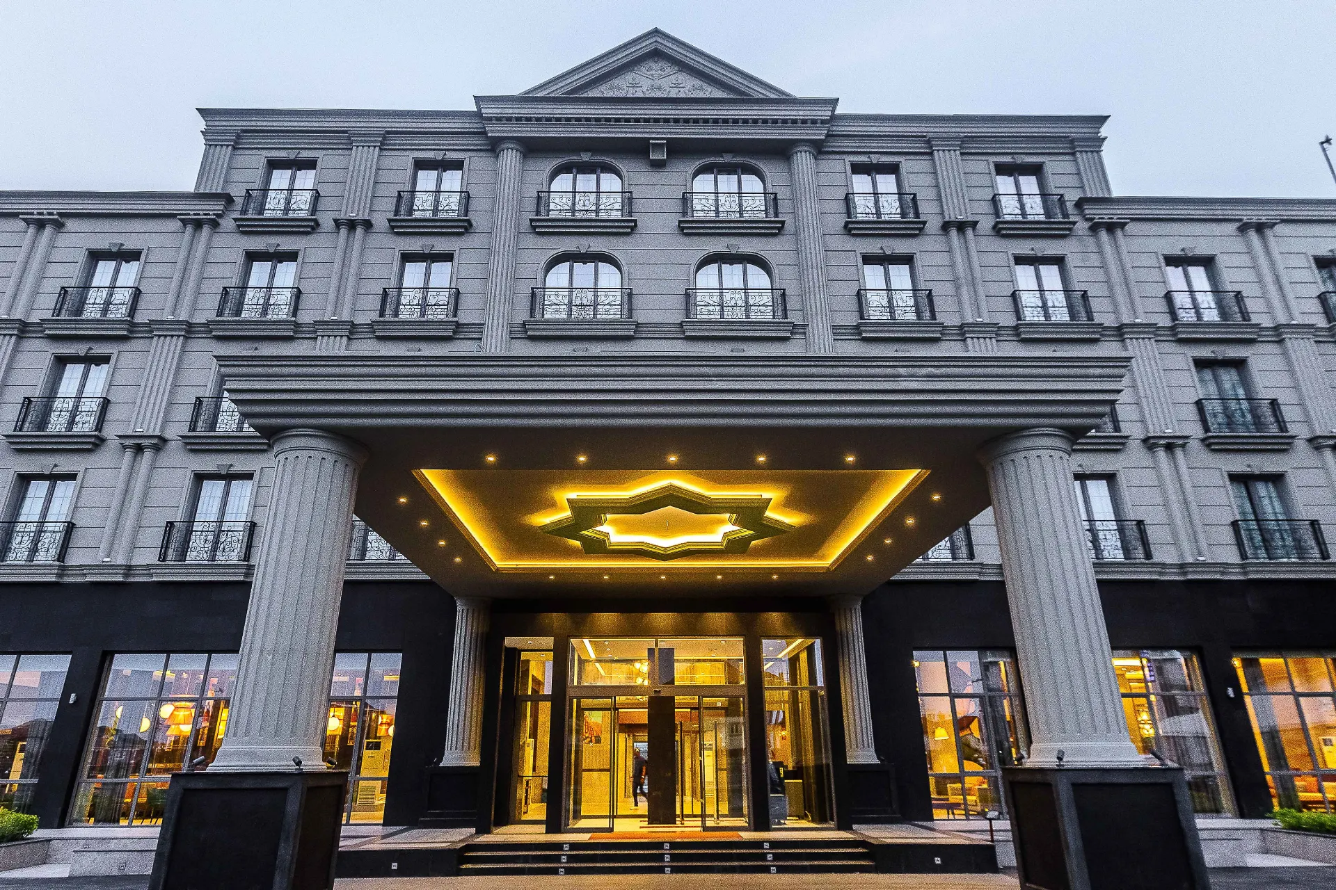 J's Signature Hotel