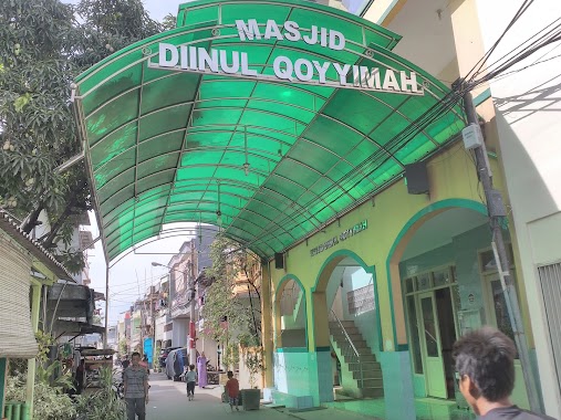 Di Masjid Diinul Qoyyimah, Author: Sugi ono