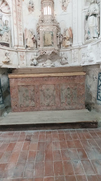 Igreja de Sta Maria da Alcáçova; Pedra com inscrição. Número de telefone