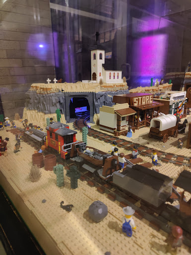 Model Train Gallery - Visual
