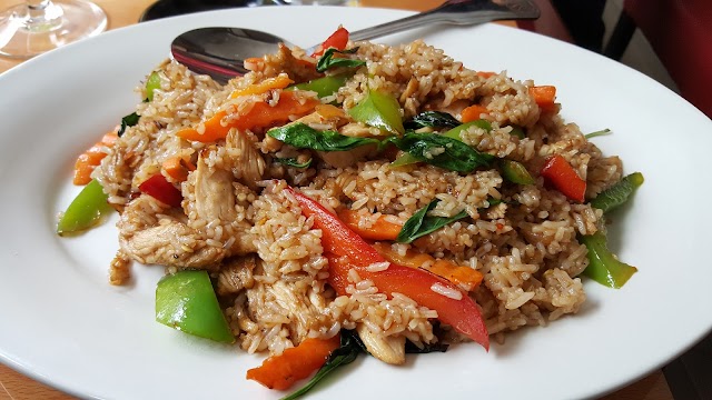 Mama Jee Thai, Sushi & Bar