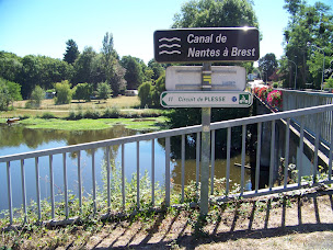 Photo n°3 de Camping Saint Clair - Canal de Nantes à Brest - Velodyssee à Guenrouet (Hôtel)