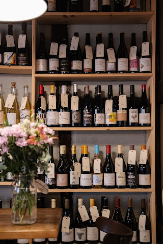 L’Un des Sens | Assiettes gourmandes et canons à partager au bar à vin intimiste du vieux Colmar by null