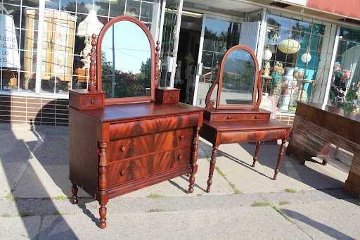 Lisa’s Upscale Garage Sale