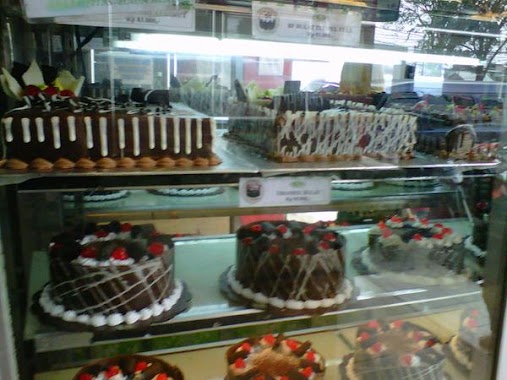 Majestyk Bakery & Cake Shop Kramat Jati, Author: Teguh Kuwatman kebumen