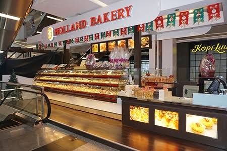 Holland Bakery - Stasiun KA Gambir, Author: ASHWIN SETUCER