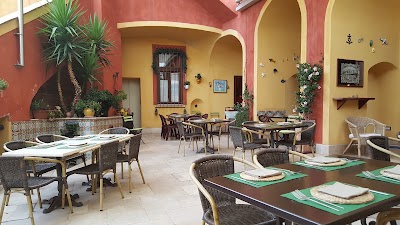 Photos of Manouche