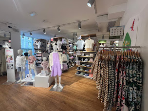 Photo n°4 de UNIQLO STRASBOURG à Strasbourg (Magasin de vêtements pour femmes)