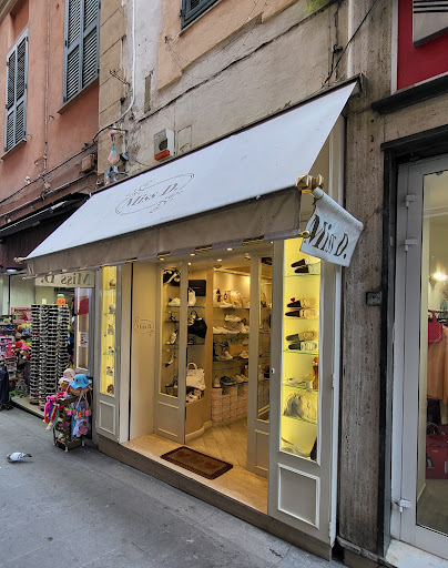 Miss D - Visual