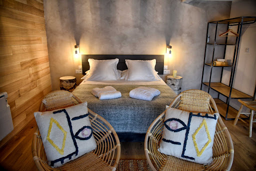 Photo de Écrin d'Auvergne insolite : Cabane - Lodge avec Spa Privatif Auvergne à Champs-sur-Tarentaine (15270)