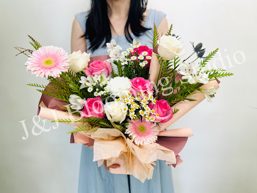 J&J Blooming Studio - Thumbnail