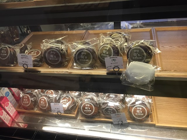 1913 Songjeong Station Market