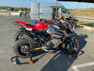 Photo n°14 de Moto Axxe Narbonne - SHERCO / RIEJU / PEUGEOT / SYM à Narbonne (Mécanicien.ne de précision)