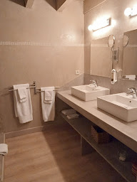 Photo n°17 de Des lits sur la place à Hérépian (Chambre d'hôtes)