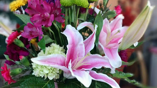 Sandy's Flowers & Gifts