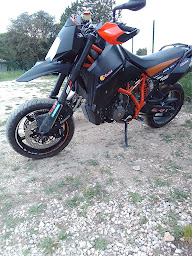 Photo n°12 de Garage Mix Moto 13. à Saint-Cannat (Magasin de motos)