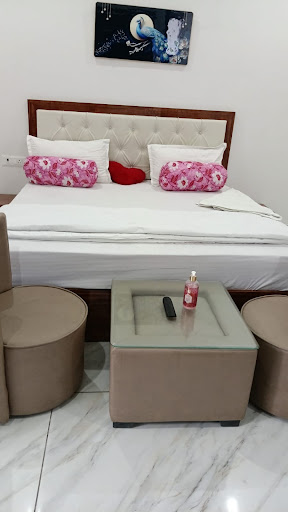 Top couples safety hotel and safe guest house near swaraj ajency narnaund city near government co… post image