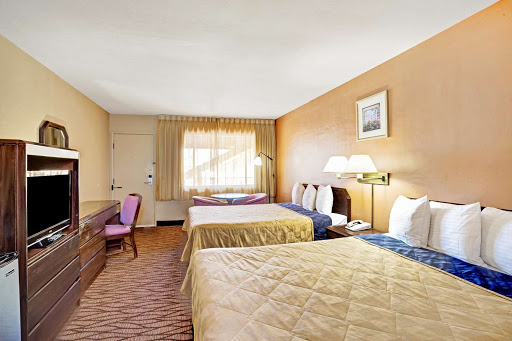 Howard Johnson by Wyndham South Lake Tahoe - Thumbnail