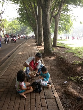 Taman Teletubis Citra Indah, Author: Lina Yuslina