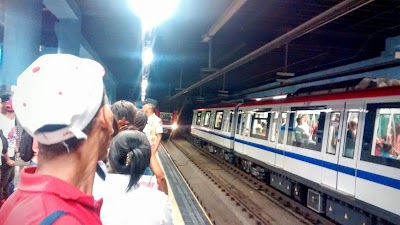 Photos of Estaci&oacute;n Los Ta&iacute;nos, L1