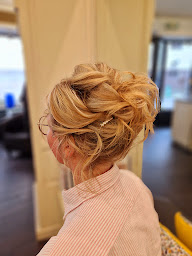 Photo n°16 de Le Salon de Julie | Votre Coiffeur le Mans Centre Ville à Le Mans (Barbier)