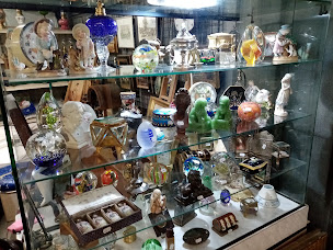 Photo n°1 de Emmaüs Esvres-sur-Indre à Esvres (Magasin)