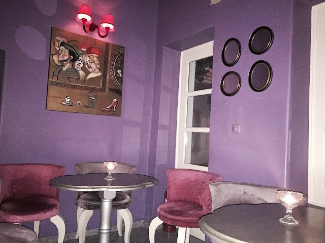 Lola Bar-Cafe