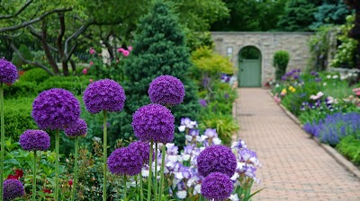 The Ewing and Muriel Kauffman Memorial Garden