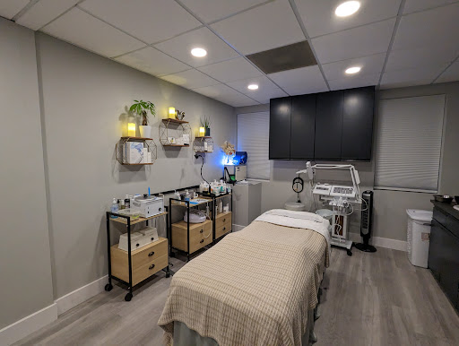 Ghiza Skincare Gallery - United States