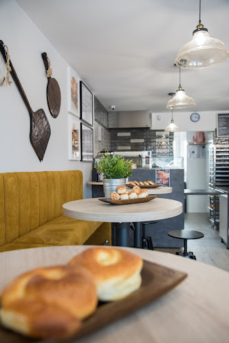 Opinii despre Komáromy Pékség Szaküzlet Zsidi Út în Keszthely - Pékség