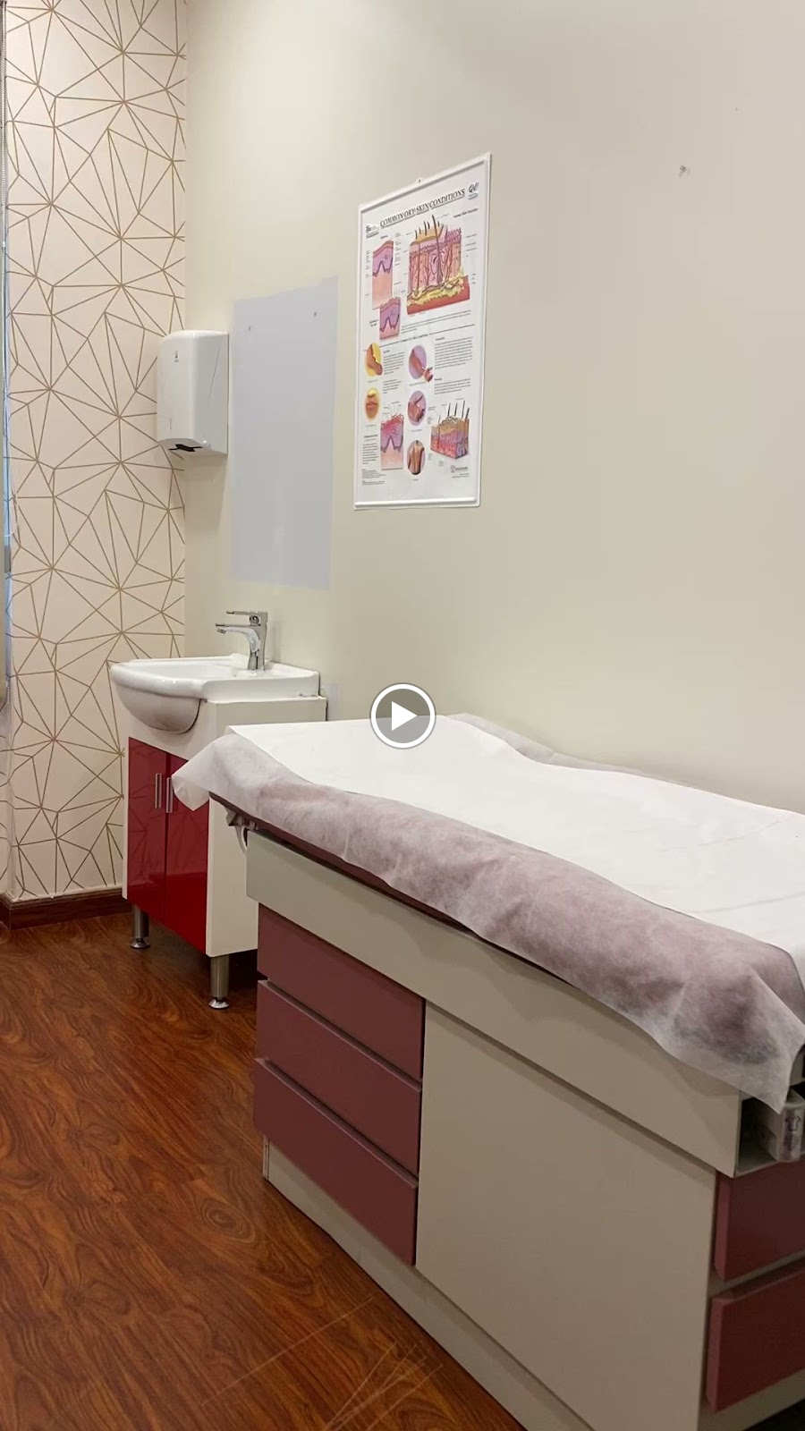 مجمع الأطباء الخمسة الطبي | The Five Doctors Medical Center - صورة 2