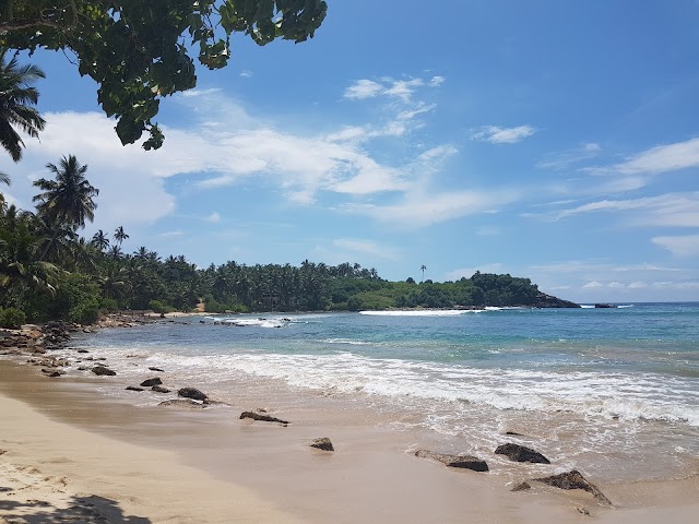 Hiriketiya Beach