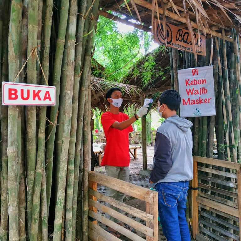 Rumah makan bale pondok aren