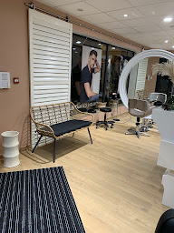 Photo n°6 de Malice Coiffure à Le Mans (Salon de coiffure)