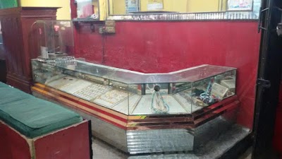Photos of Uthsob Jewelry Works Shop