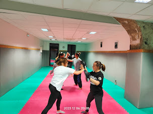 Photo n°4 de 👉 Self Défense – Mix Défense & Combat | Venelles & Peyrolles Aix en Provence à Venelles (Complexe sportif)