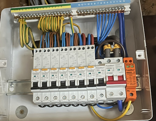 Andy Hanratty electrical services Logo