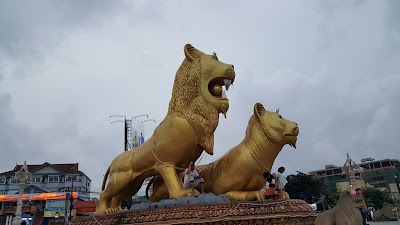 Photos of Golden Lions Roundabout