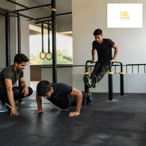 At United by Calisthenics in Kandivali West, Mumbai, we know that real progress happens on the da…