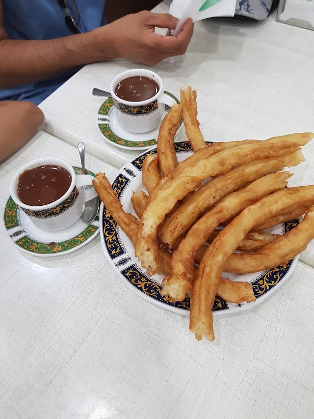 Churrería Alhambra Cafeteria Chocolatería Granada