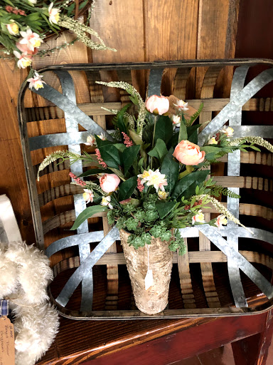 Olde Farmhouse Antique Country Store - Thumbnail