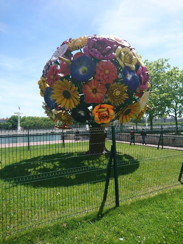 L’arbre à fleurs. Flower Tree, Jeong Hwa Choi
