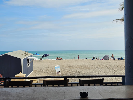 Logan's Beach Bar - Visual