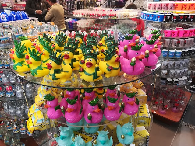 Uniworld 711 New York Souvenirs and Gifts Lowest Prices