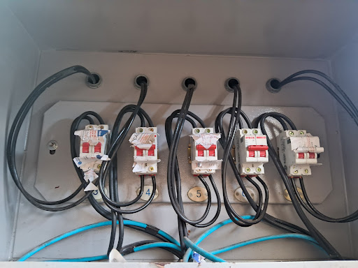 Eletricista perto de mim - Ocker instalações elétricas