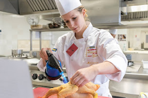 Photo n°9 de Lebe Group à Ville-d'Avray (Magasin de vêtements pour femmes)